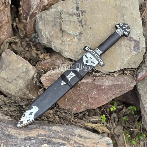 Vista 2 de Espada de daga vikinga, acero de Damasco de 16 pulgadas, espada corta de doble filo de espiga completa con mango de madera y vaina