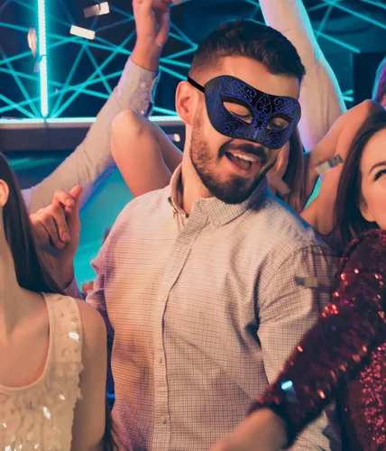 Vista 5 de SIQUK Máscaras de máscaras para parejas con palo, máscara veneciana de metal en un palo, máscara de disfraz de Halloween, máscara de Mardi Gras