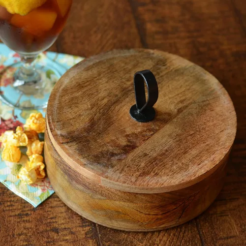 Vista 6 de WHW Whole House Worlds Caja decorativa Loop Top, estilo moderno de granja, madera de mango natural, hierro negro, marrón nuez rústica, 7.5 pulgadas