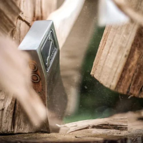 Vista 4 de The General: World Axe Throwing League Premium Competition Hacha de lanzamiento y hacha de camping multiusos o hacha de división de madera con funda
