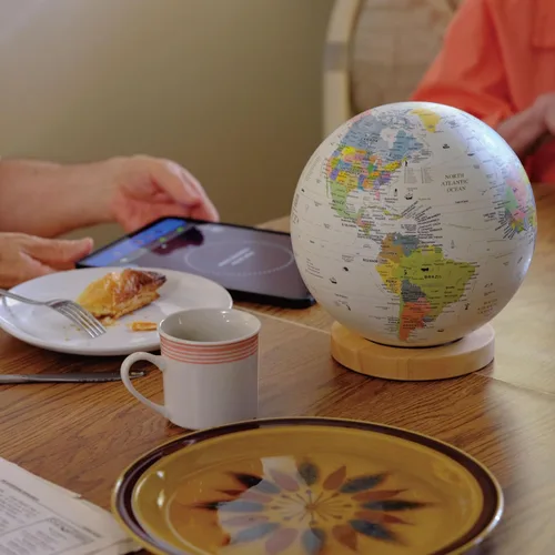 Vista 6 de Hobonichi Globe - Globo interactivo AR de 7.9 pulgadas, fabricado en Japón con aplicación interactiva gratuita