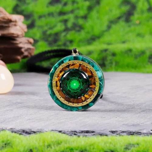 Vista 2 de Day Day Up Collar de orgonita - Colgante giratorio Sri Yantra para antiestrés, ansiedad y meditación - Piedra de malaquita y ojo de tigre