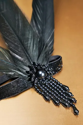 Vista 3 de BABEYOND Diadema de plumas rugientes de los años 20, accesorios para el cabello Gatsby de los años 20 Negro