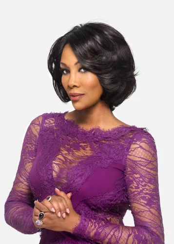 Vista 2 de Vivica A. Fox KAIA - Peluca de encaje frontal HD de 11 pulgadas con cabello lacio en capas y parte lateral invisible Remi cabello humano natural 2