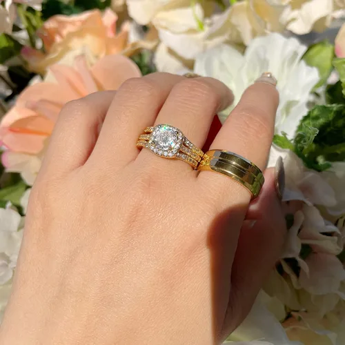 Vista 4 de Anillos a juego para parejas, anillos a juego de 1.8 quilates chapados en oro de circonita cúbica para mujer, conjuntos de anillos de boda para él