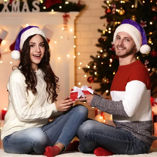 Vista 3 de Sombrero de Navidad de Papá Noel morado de felpa para adultos, sombrero de Navidad de terciopelo morado de felpa para mujeres y hombres, suministros