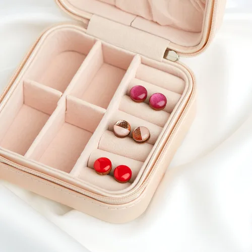 Vista 5 de Dos tonos con aretes de 10 mm de metal martillado falso, aretes redondos para mujeres, niñas y hombres, hechos a mano, postes de acero inoxidable