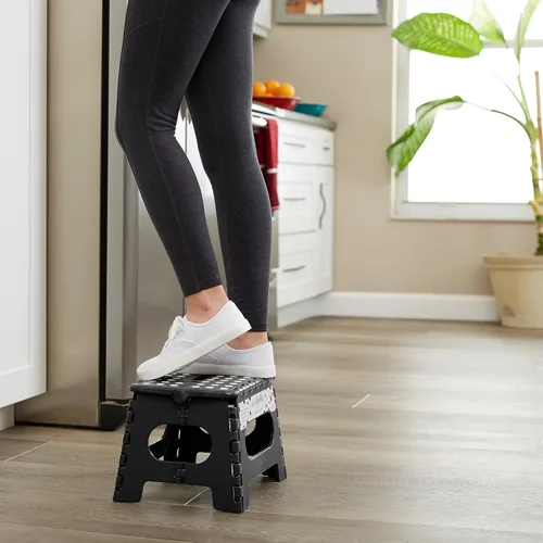 Vista 2 de Casafield Taburete plegable de 9 pulgadas con asa, negro, portátil, plegable, pequeño taburete de plástico para niños y adultos, uso en la cocina