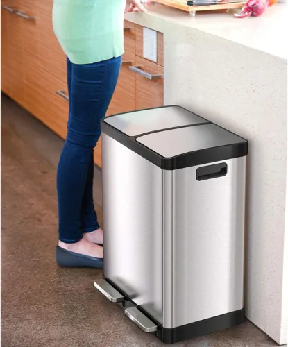 Vista 2 de iTouchless SoftStep Bote con cubos de basura y de reciclaje, 16 gal., sistema doble de control de olor, acero inoxidable, 2 cubos extraíbles