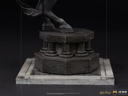 Vista 3 de Iron Studios - Harry Potter - Escala de Arte Deluxe 1/10 - Ron Weasley en la estatua de ajedrez del mago