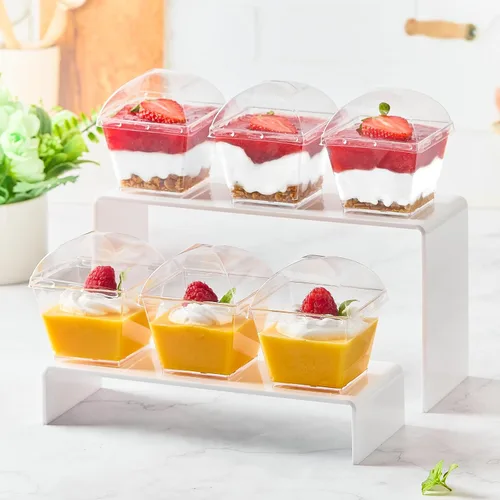 Vista 7 de Paquete de 50 Tazas Cuadradas de Postre de 4 oz con Tapas de Cúpula y Cucharas, Tazas de Pudín de Plástico con Tapas Mini Tazas de Parfait Shooter