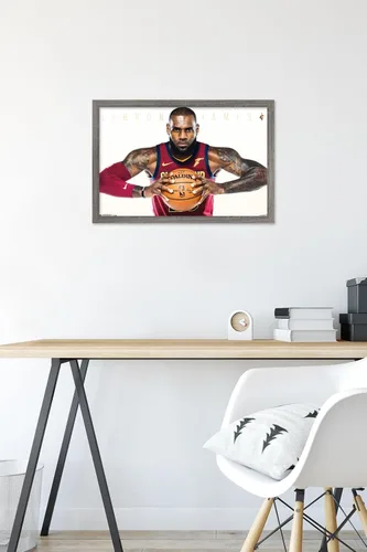 Vista 6 de Trends International NBA Cleveland Cavaliers - Lebron James Wall Poster, 14.725" x 22.375", Barnwood Framed Version Versión enmarcada Barnwood