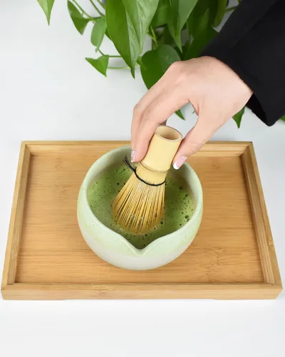 Vista 4 de Artcome Juego de herramientas Matcha: cuenco con boquilla de vertido, batidor, soporte para batidor, cuchara de té, colador matcha, cuchara de té