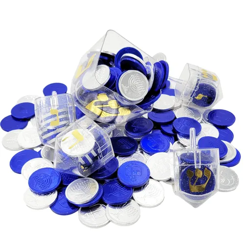 Vista 3 de The Dreidel Company 2 paquetes de Dreidel rellenos con monedas de Hanukkah Gelt azules y plateadas, 10 monedas de Hanukkah Gelt por Dreidel, total
