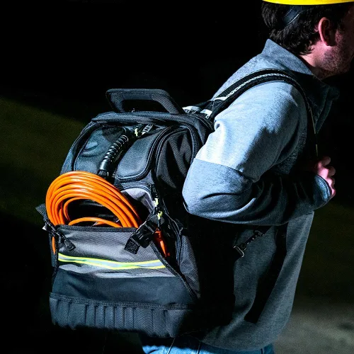 Vista 19 de Bucket Boss Paquete de herramientas de alta visibilidad Pro Tech con empuñaduras de mango StayPut, parte inferior de goma moldeada impermeable