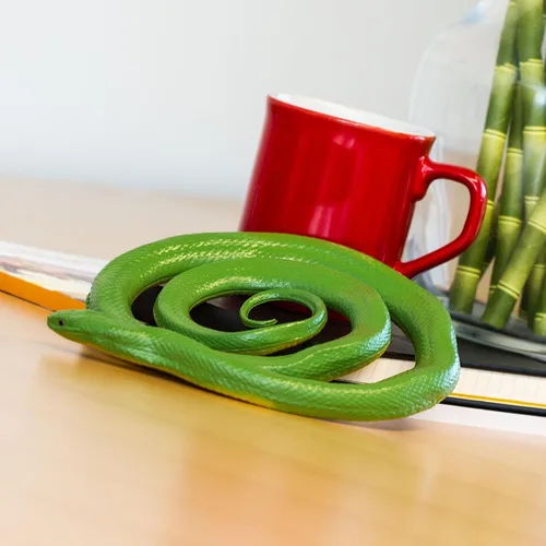 Vista 5 de Safari Ltd. Figura de serpiente verde áspera, figura detallada de plástico de 36 pulgadas, divertido juguete educativo para niños, niñas y niños a