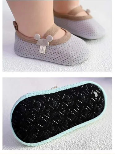 Vista 6 de Calcetines antideslizantes para el suelo para bebés, calcetines y zapatos antideslizantes de dibujos animados para niños pequeños