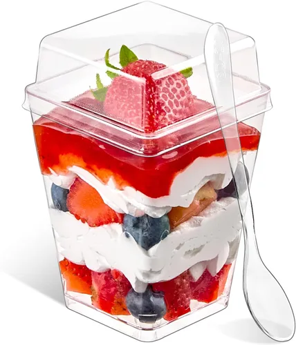 Vista 10 de Mini tazas de postre de 2 onzas con tapas y cucharas, paquete de 100 vasos de plástico para postres pequeños vasos cuadrados para servir fiestas