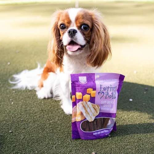 Vista 4 de Loving Pets - Golosinas para perros masticables suaves (forma de palo, receta de pollo y queso) hechas en EE.UU