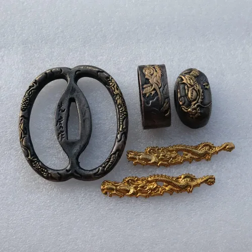Vista 15 de Espada samurái japonesa Koshirae-Tsuba Fuchi Kashira Menuki Cobre chapado en oro