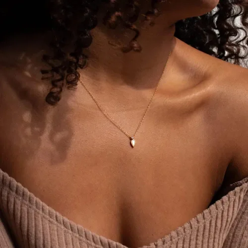 Vista 3 de Moonffay Collar de ópalo creado chapado en oro de 18 quilates para mujer, delicado collar de ópalo de lágrima azul, Chapado en oro, Ópalo sintético