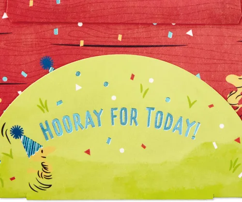 Vista 3 de Hallmark Paper Wonder Peanuts - Tarjeta de cumpleaños desplegable (Snoopy Dog House)