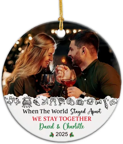 Vista 22 de Adorno de cerámica personalizable con texto en inglés «Our First Christmas Married», adorno de Navidad personalizado para el señor y la señora