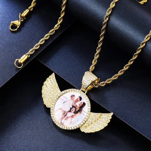 Vista 4 de MeMeDIY Colgante de imagen de memoria de hip hop personalizado para hombres y mujeres, grabado imagentextonombrefecha, foto personalizada, ala