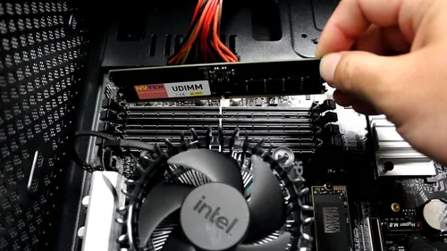 Vista 4 de 8 GB (1 x 8 GB) DDR4 2666 MHz PC4-21300 UDIMM 1Rx8 1.2V CL19 288-PIN no ECC sin búfer memoria de computadora de escritorio