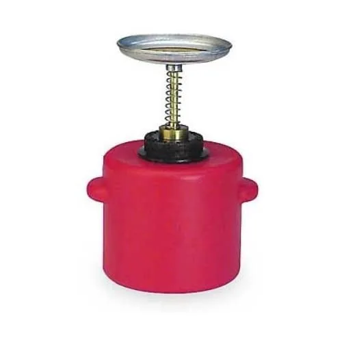 Vista 2 de Eagle P-712 - Bote de seguridad de polietileno con émbolo, capacidad de 2 cuartos de galón, color rojo