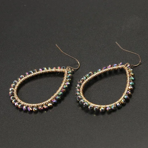 Vista 2 de Aretes colgantes bohemios bohemios con cuentas de lágrima, aretes de gota huecos de cristal brillante con alambre dorado envuelto para mujeres