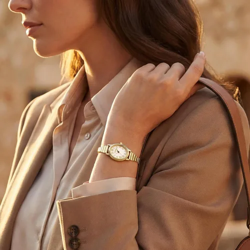 Vista 7 de Relojes pequeños de oro para mujer, reloj analógico de esfera fácil de leer, caja ovalada, banda de expansión de acero inoxidable, reloj impermeable