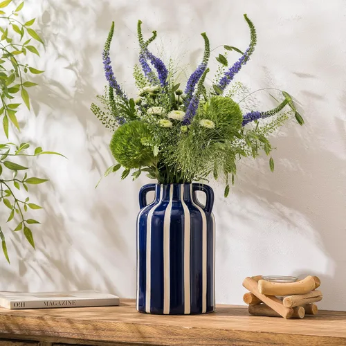 Vista 5 de Jarrón de cerámica azul y blanco con rayas a cuadros con asas, jarrones azul marino florales bohemios modernos para centros de mesa, decoración