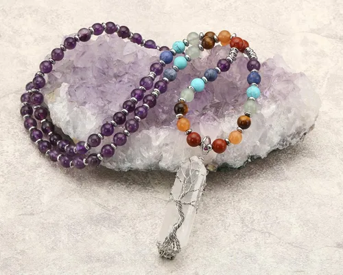 Vista 2 de Jovivi Collar de cristales curativos naturales de 7 chakras envuelto en alambre de cuarzo transparente colgante de árbol de la vida curativo