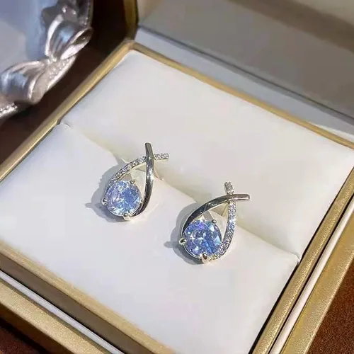 Vista 4 de Pendientes de tuerca de cristal con forma de lágrima de cola de pez en forma de lágrima. Regalo de cumpleaños para mujeres y niñas