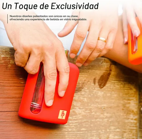 Vista 7 de Ragproper Botisa Moderna de Vidrio para Hombre Tapas de Corcho y Forro de Silicona Agarre Firme Bordes Curvados Botella Cubierta de Silicona