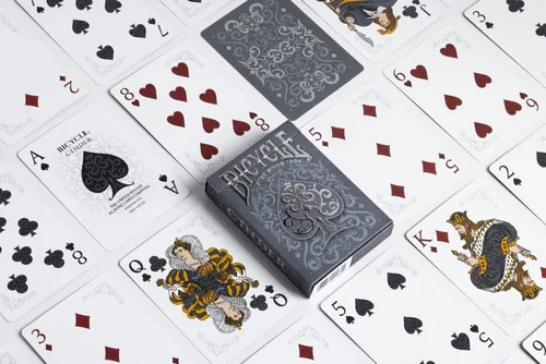 Vista 4 de Bicycle Cinder - Juego de cartas premium, lámina de humo plateado, 1 baraja