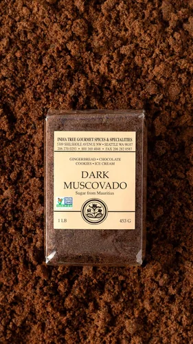 Vista 4 de India Tree Azúcar moscovado oscuro, caja de 1 libra, azúcar morena sin refinar con rico sabor a melaza, perfecto para pan de jengibre, café