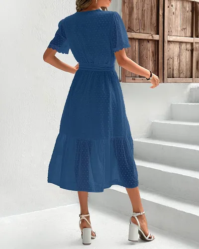 Vista 4 de BTFBM Vestido midi bohemio de verano 2023 para mujer, manga corta, cuello en V, punto suizo, cinturón, cintura alta, volantes, escalonado