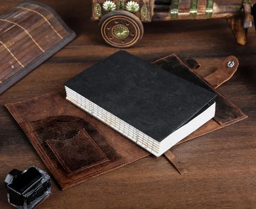 Vista 3 de Diario de cuero para hombres y mujeres – Cuaderno de cuero de brújula forrado recargable de alta calidad con bolígrafo, ranura para monedas