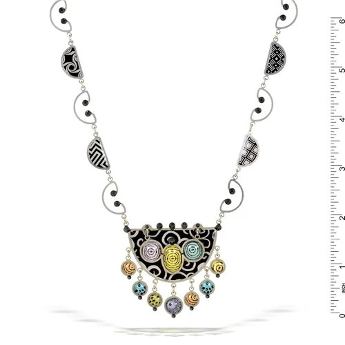 Vista 3 de Artazia Black N White collares con acentos n2711Pastel