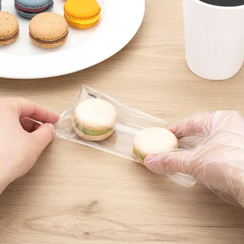 Vista 5 de Restaurantware -Bolsas de golosinas de 4 x 3 pulgadas, 100 bolsas para galletas para microondas - Diseño de labios y cinta, resistente al calor