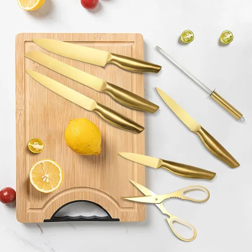 Vista 4 de Juego de cuchillos de cocina dorados con bloque, 8 cuchillos de chef de acero inoxidable de alto carbono con revestimiento de titanio dorado