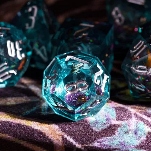 Vista 5 de Cusdie Juego de dados DND de 7 troqueles con bordes afilados, juego de dados poliédricos D&D con calcomanías Goldfish para juegos de rol DND TTRPG