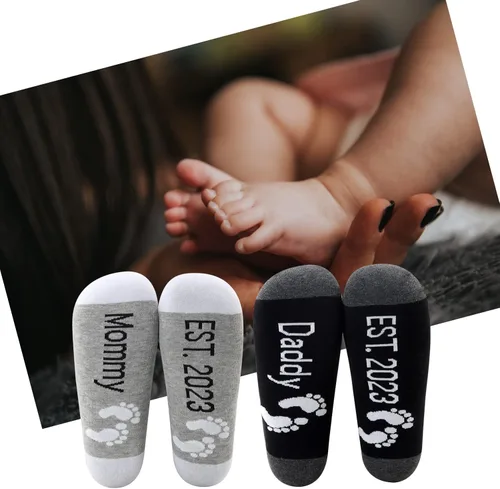 Vista 6 de MBMSO Regalos para padres nuevos papás, mamá y papá 2023, calcetines de revelación de embarazo para padres para ser regalos por primera vez