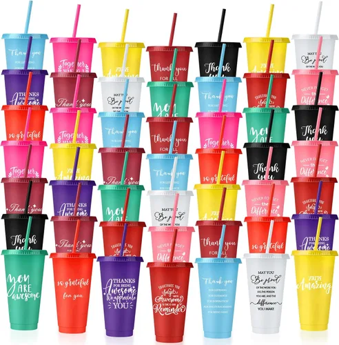 Vista 17 de Nuenen 50 vasos de agradecimiento a los empleados con popote y tapa a granel de 24 onzas, taza de agradecimiento, regalo de fiesta de Navidad, vasos