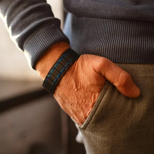 Vista 3 de Pulsera magnética para hombre, 6200 Gauss Power, elegante titanio negro con cierre de metal y longitud ajustable, 3 veces de fuerza, regalo para él