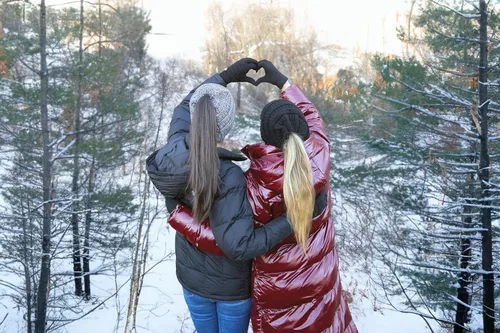Vista 2 de Funky Junque - Gorro para mujer con ranura para cola de caballo