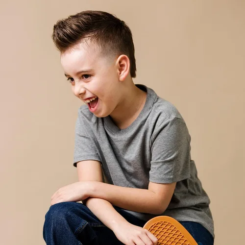Vista 4 de JOHNNY B. Juniors Hair Styling Pomade 2 oz. Jar Cabello rizado o liso para niños
