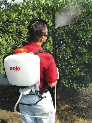 Vista 7 de Solo 475-B. Mochila pulverizadora con bomba de diafragma profesional, de 4 galones.